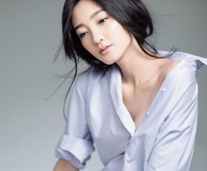 演绎白衬衫诱惑星女(王丽坤)