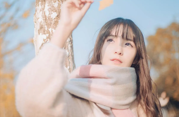 女人梦见自己大把掉头发 女人梦见自己大把掉头发是什么征兆