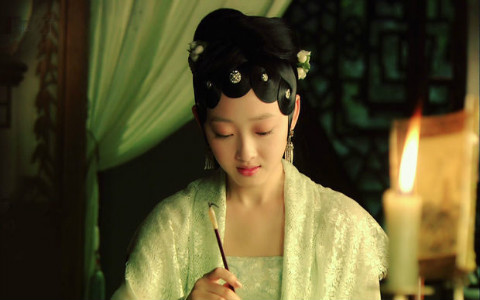 而王宝钏是唐代宰相王允的女人,她不顾父母的意见下嫁贫穷的薛平贵为