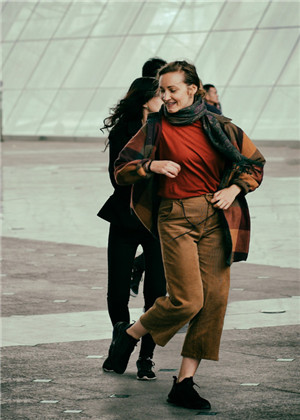 梦见自己在广场上跳舞，心情由此变得美妙起来