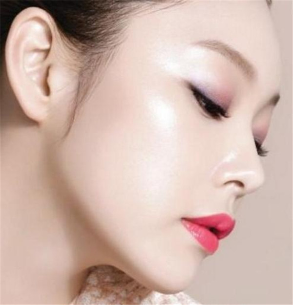 3,鼻子尖尖细细