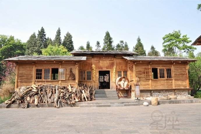 怒族的居住文化,房屋建筑特点是怎样的
