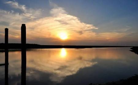 风景82.png 下葬时3种好征兆天气,下葬天气能看出后代运势