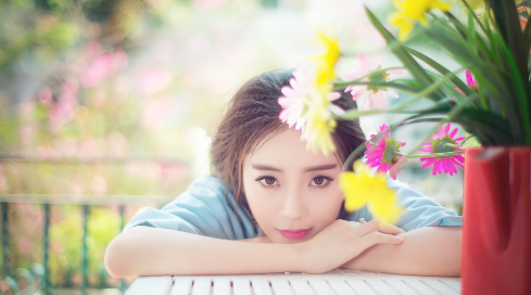 美女33.png 发财的眉毛是什么样子,眉毛突然断眉预示什么