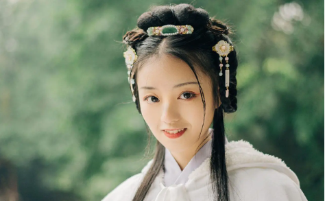 美女125.png 2023年6月19日五行穿衣指南,2023年五行旺运幸运颜色