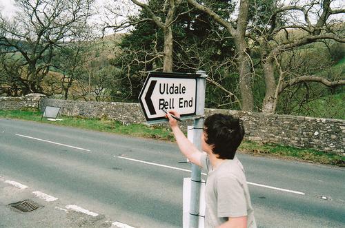 青春阳光励志风格的男生网名，人不犯二、枉少年