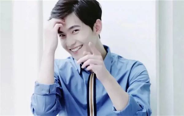 阳光帅气00后男生网名，人潮拥挤我需要你