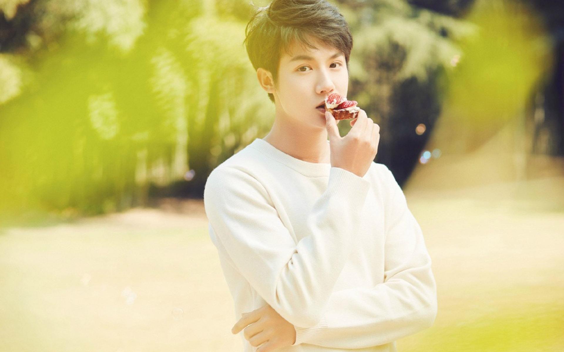 阳光帅气00后男生网名，人潮拥挤我需要你