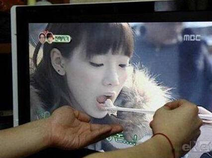 很逗又很贱的游戏名,贱一点的游戏玩家名字