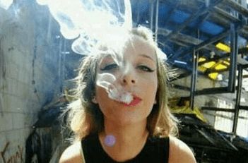 颓废堕落的女生网名,他是梦卜是命