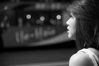 女生寂寞网名带点失落，时光盗不走孤独.