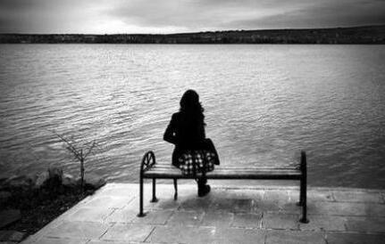 女生寂寞网名带点失落，时光盗不走孤独.