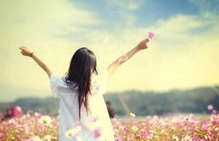 2012非主流QQ个性昵称:涐爱沵︶爱了整整1个曾经°